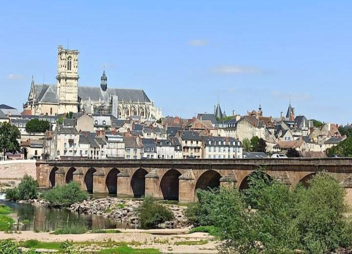 La Maison Rose 2 Chambres Avec Lit Pour 2 Personnes Et 2 Salles De Bains Nevers Exterior foto